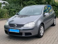 Grau Gebraucht 2004 VW Golf V Limousine | 2.300 € (Fairer Preis)