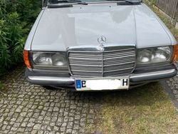 Grau Gebraucht 1983 Mercedes 240 Kombi | 8.500 €