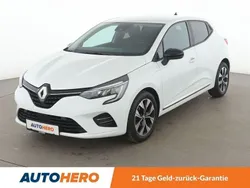 Weiß Gebraucht 2023 Renault Clio V Evolution Limousine | 15.220 € (Fairer Preis)