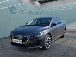 Grau Gebraucht 2024 Ford Focus Limousine | 25.449 € (Fairer Preis)