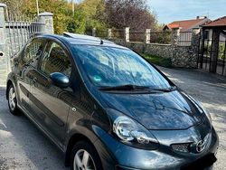 Grau Gebraucht 2006 Toyota Aygo Kleinwagen | 5.500 € (Teuer)