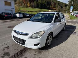 Weiß Gebraucht 2009 Hyundai i30 Classic Limousine | 1.650 € (Superpreis)