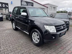 Schwarz Gebraucht 2008 Mitsubishi Pajero Invite SUV | 16.999 €