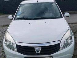 Weiß Gebraucht 2010 Dacia Sandero Kleinwagen | 1.700 € (Fairer Preis)
