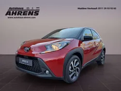 Chili red / night sky black Gebraucht 2024 Toyota Aygo Team Kleinwagen | 15.900 € (Fairer Preis)