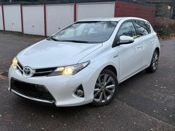Weiß Gebraucht 2014 Toyota Auris Hybrid Edition Limousine | 10.800 € (Guter Preis)
