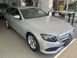 Iridiumslber (metallic) Gebraucht 2018 Mercedes E220 Avantgarde Kombi | 26.490 € (Fairer Preis)