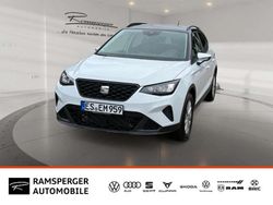 Weiß (glacial weiß metallic / midnight schwarz) Gebraucht 2025 Seat Arona SUV | 25.960 € (Teuer)