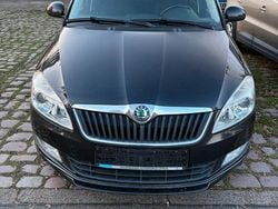 Schwarz Gebraucht 2010 Skoda Fabia Kleinwagen | 4.000 €