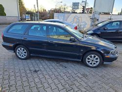 Schwarz Gebraucht 2000 Volvo V40 Kombi | 1.400 € (Etwas zu teuer)