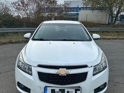 Weiß Gebraucht 2011 Chevrolet Cruze Limousine | 3.500 € (Etwas zu teuer)
