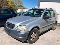 Silber Gebraucht 2001 Mercedes ML270 SUV | 1.988 €