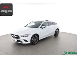 Weiss (metallic) Gebraucht 2021 Mercedes CLA220 Limousine | 27.879 € (Superpreis)