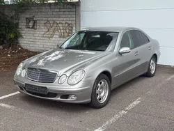 Grau Gebraucht 2003 Mercedes E220 Classic Limousine | 3.999 € (Fairer Preis)