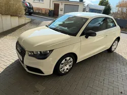 Weiß Gebraucht 2011 Audi A1 Attraction Kleinwagen | 8.900 € (Fairer Preis)
