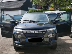Schwarz Gebraucht 2022 Dacia Spring Essentiel Kleinwagen | 10.500 € (Guter Preis)