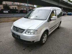 Silber Gebraucht 2010 VW Caddy Maxi Life Team Van / Kleinbus | 5.400 € (Guter Preis)