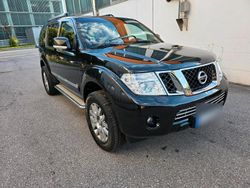 Schwarz Gebraucht 2015 Nissan Pathfinder SUV | 15.350 € (Fairer Preis)