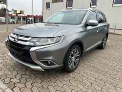Grau Gebraucht 2016 Mitsubishi Outlander Top SUV | 13.490 € (Fairer Preis)