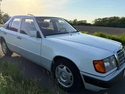 Weiß Gebraucht 1993 Mercedes E250 Limousine | 9.800 €