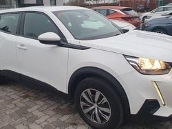 Weiß Gebraucht 2021 Peugeot 2008 Active SUV | 13.500 € (Guter Preis)