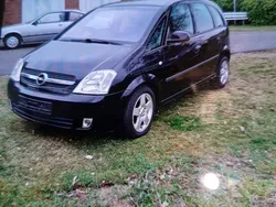 Schwarz Gebraucht 2004 Opel Meriva Van / Kleinbus | 1.499 € (Teuer)