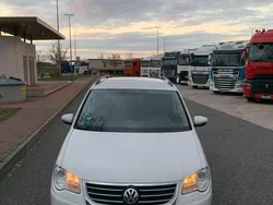 Weiß Gebraucht 2010 VW Touran Van / Kleinbus | 7.499 € (Fairer Preis)