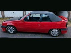 Rot Gebraucht 1988 Opel Kadett Cabrio | 8.900 €