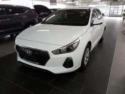 Weiß Gebraucht 2018 Hyundai i30 Pure Limousine | 11.990 € (Fairer Preis)