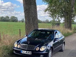 Blau Gebraucht 2002 Mercedes E220 Elegance Limousine | 3.300 € (Fairer Preis)