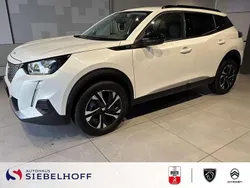 Perlmutt weiß Gebraucht 2022 Peugeot e-2008 Allure SUV | 18.495 € (Guter Preis)
