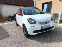 Weiß Gebraucht 2016 Smart ForFour Kleinwagen | 8.990 €