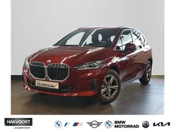 Piemont rot metallic Gebraucht 2023 BMW 220 Luxury Line Van / Kleinbus | 30.990 € (Fairer Preis)