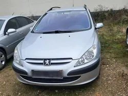 Silber Gebraucht 2005 Peugeot 307 Kombi | 1.200 €