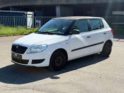 Weiß Gebraucht 2013 Skoda Fabia Cool Edition Limousine | 2.690 € (Guter Preis)