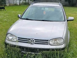 Grau Gebraucht 2001 VW Golf IV Kombi | 600 €