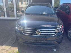 Deep black perleffekt Gebraucht 2023 VW Tiguan SUV | 32.990 €