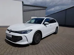 Weiß Gebraucht 2024 VW Passat Elegance Kombi | 37.189 € (Teuer)