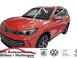 Persimmon red metallic Gebraucht 2024 VW Tiguan Elegance SUV | 48.490 € (Superpreis)