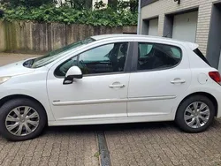 Weiß Gebraucht 2010 Peugeot 207 Filou Limousine | 2.000 € (Fairer Preis)