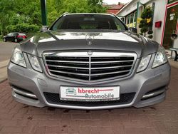 Grau metallic Gebraucht 2013 Mercedes E200 Avantgarde Kombi | 22.950 €