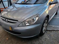 Grau Gebraucht 2004 Peugeot 307 Kombi | 1.000 €