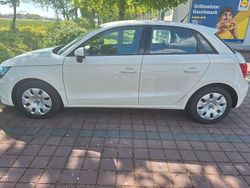 Weiß Gebraucht 2012 Audi A1 Sportback Attraction Kleinwagen | 9.500 € (Fairer Preis)