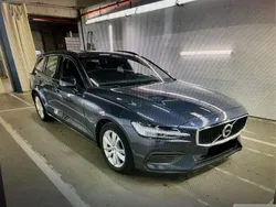 Blau Gebraucht 2021 Volvo V60 Momentum Kombi | 27.980 € (Fairer Preis)