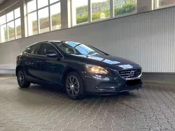 Blau Gebraucht 2015 Volvo V40 Momentum Kombi | 13.500 € (Fairer Preis)