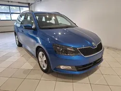 Raceblau metallic Gebraucht 2016 Skoda Fabia Ambition Kombi | 8.299 € (Guter Preis)