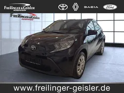 Mysticschwarz mica metallic Gebraucht 2023 Toyota Aygo X-play Kleinwagen | 15.990 € (Fairer Preis)