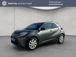 Cardamon green / night sky black Gebraucht 2022 Toyota Aygo Pulse Kleinwagen | 14.450 € (Fairer Preis)