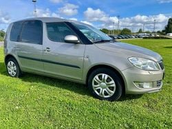 Grau Gebraucht 2011 Skoda Roomster Comfort Van / Kleinbus | 2.200 € (Fairer Preis)