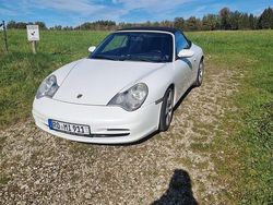 Weiß Gebraucht 2002 Porsche 911 Carrera 4 Cabriolet Cabrio | 28.900 € (Fairer Preis)